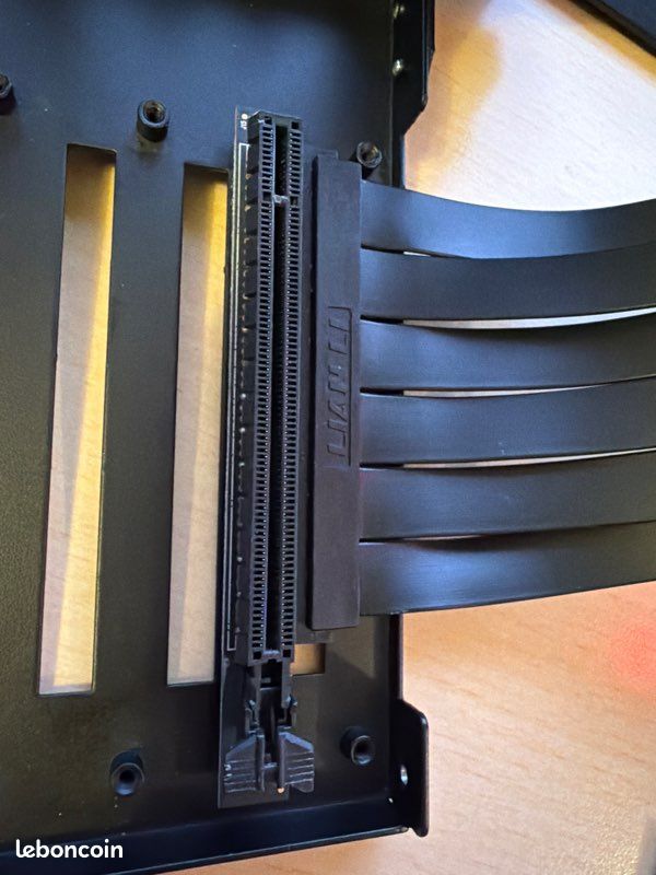 Support vertical GPU Lian Li PCIe 4.0 + câble riser PCIe 4.0 – Comme neuf (image 5)