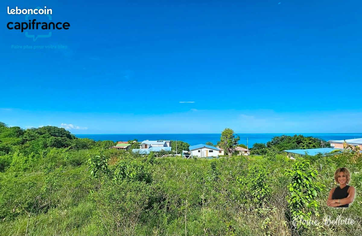 Terrain 1100 m² · à Bouillante · 171 000 €