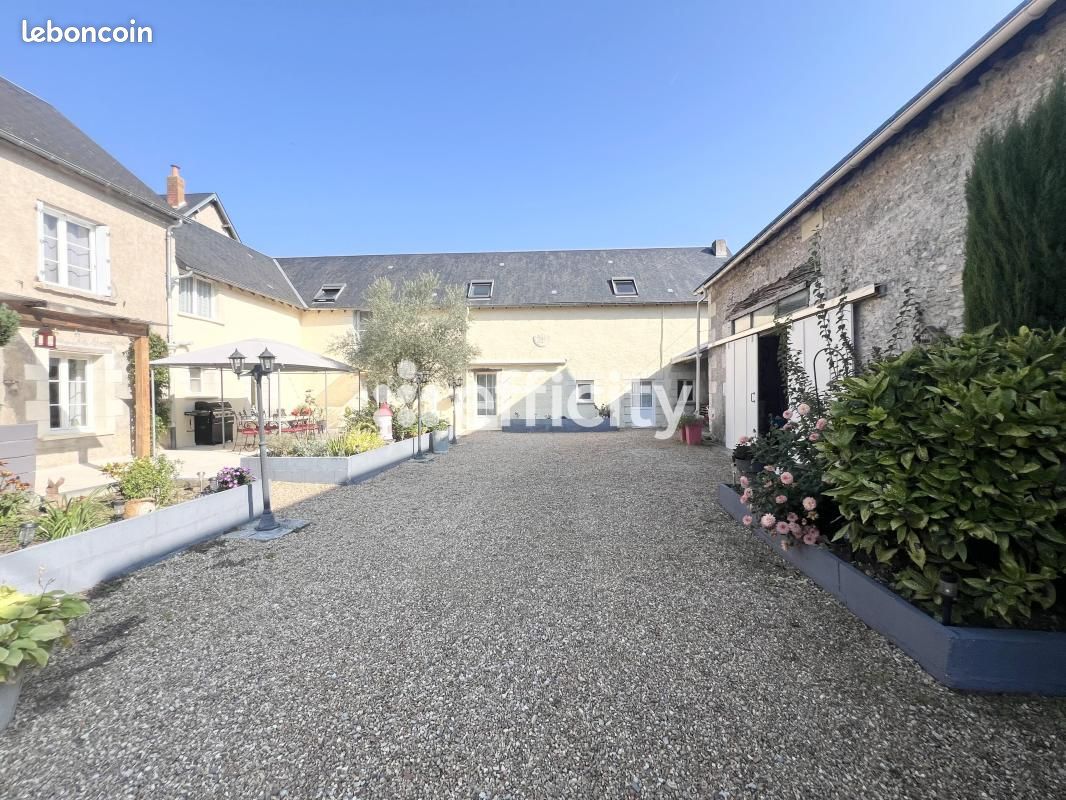 Maison 10 pièces 306 m² · à Véretz · 306 m² · 449 900 €