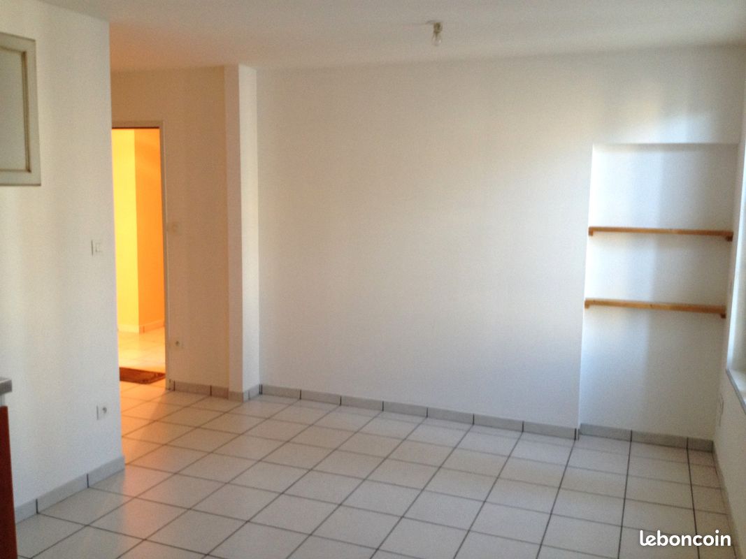 Appartement 1 pièce 28 m² · à Fontenay-le-Comte · 28 m² · 357 €/mois