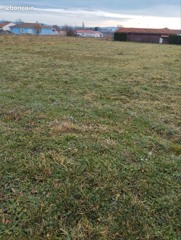 Terrain à bâtir · à Maringues · 76 890 €
