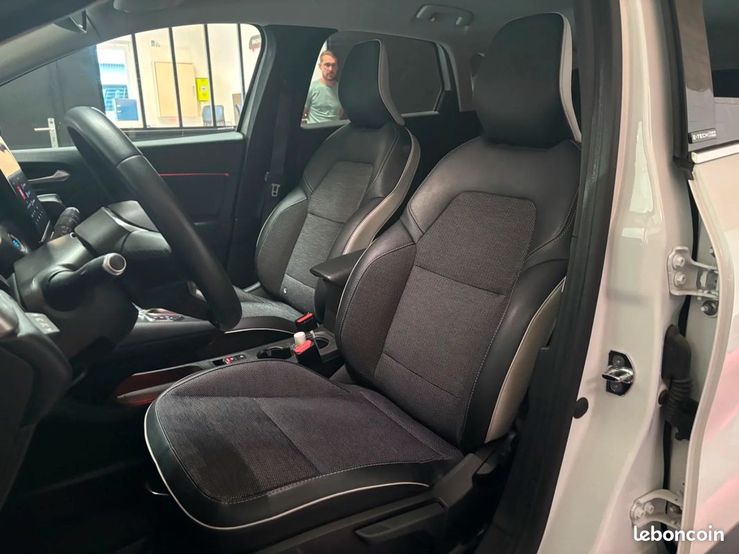 Renault CAPTUR Captur E-Tech Plug-in 160 (image 14)