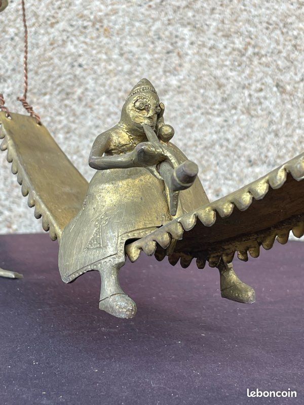 Sculpture ancienne en bronze/laiton à la cire perdue – Scène de porteurs africains (image 3)