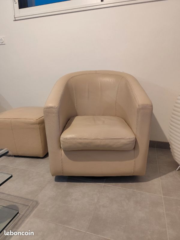 Fauteuil et pouf château d'Ax (image 1)