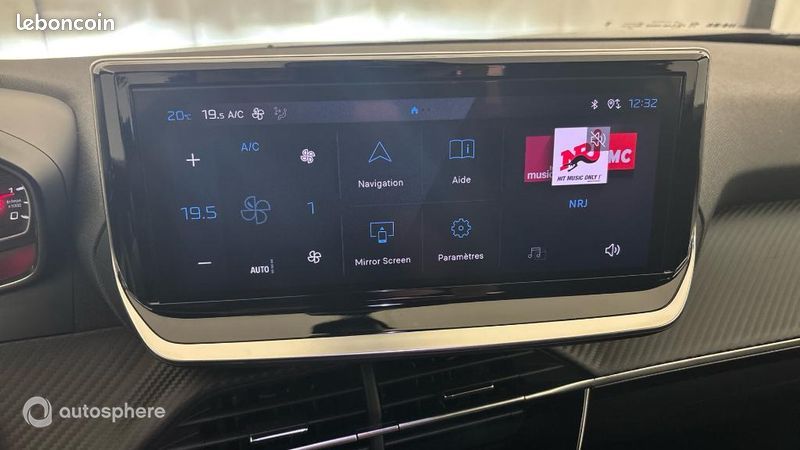 Peugeot 2008 1.2 PureTech 100ch S&S Style (image 18)