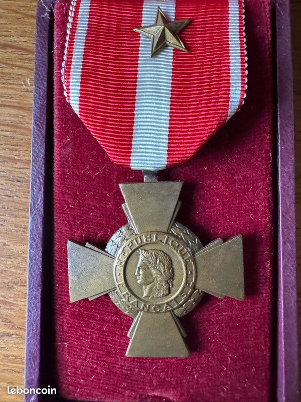 La Croix De La Valeur Militaire