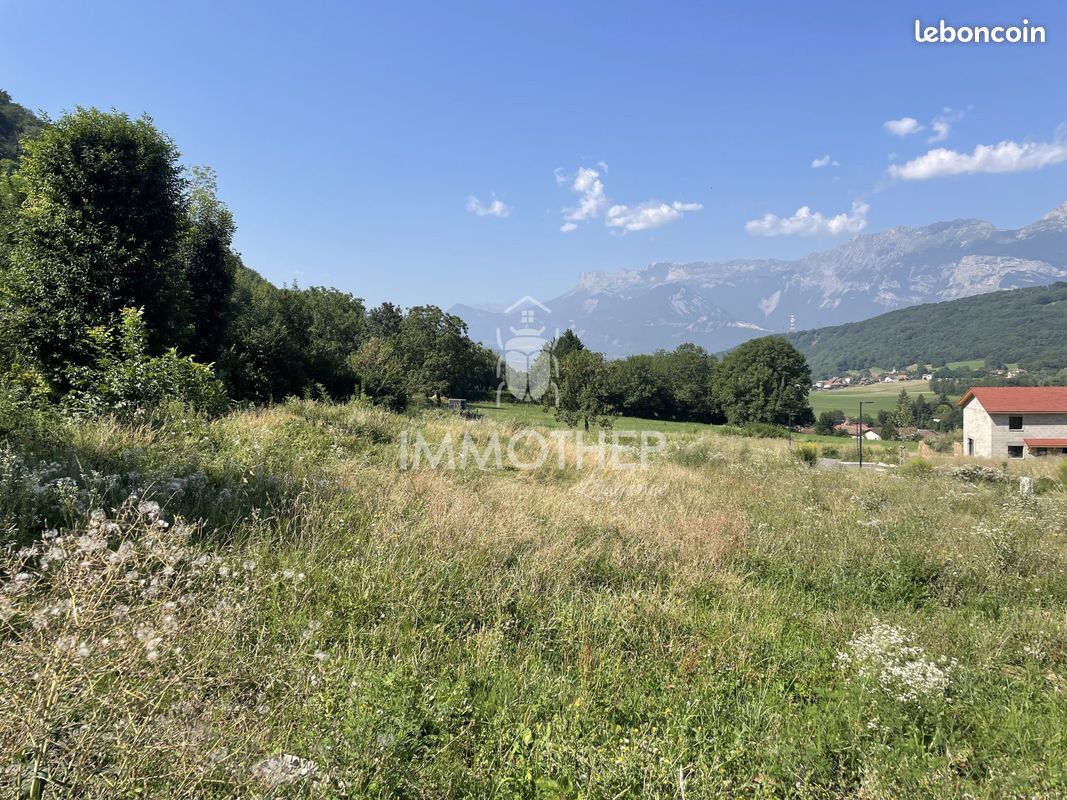 Terrain 827 m² · à Jarrie · 827 m² · 249 000 €