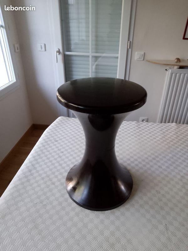 Tabouret ancien en plastique (image 1)