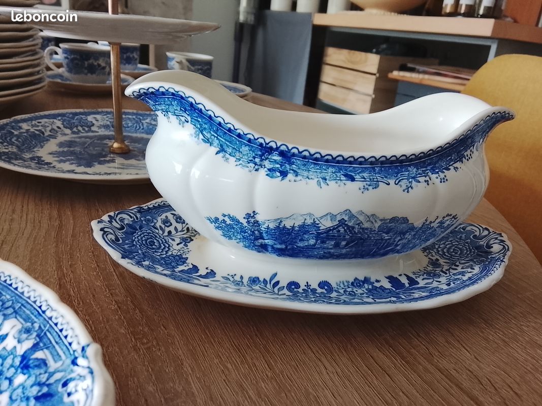 Service de table et service a cafe Villeroy et Bosch collection Burgenland technique Mettlacher kupferdruck unterglasur total 68 pieces (image 4)