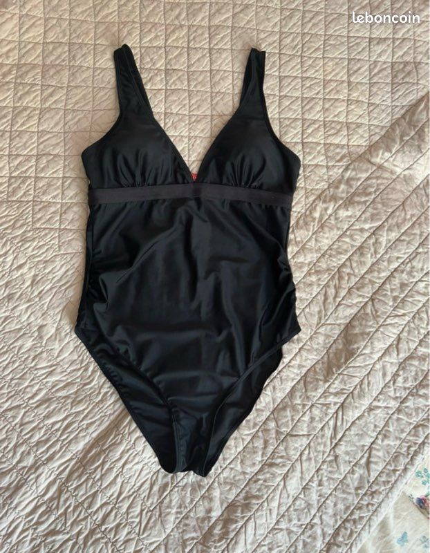 Maillot de bain une pièce noir décolleté en V - Taille 42 (image 1)
