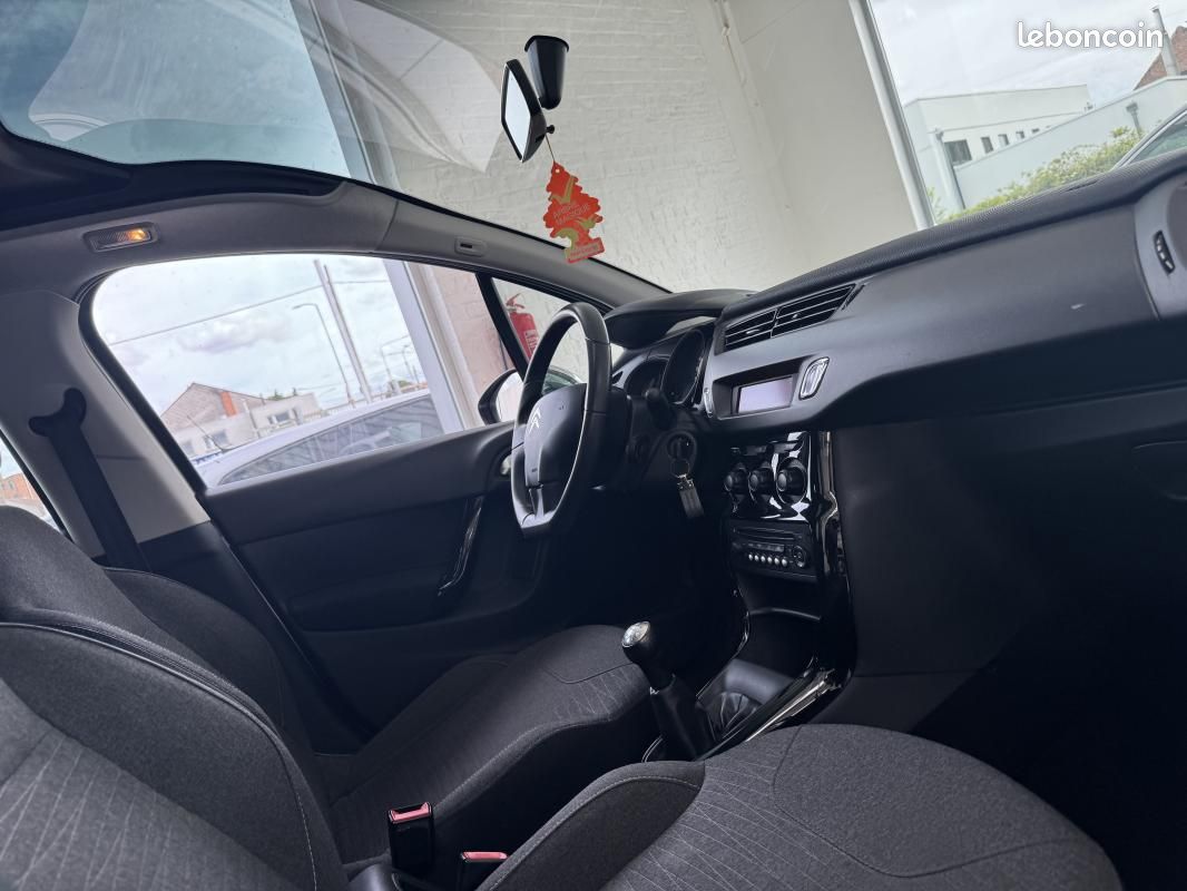 Citroën C3 SEDUCTION 82CH DISTRIBUTION OK CLIM VISIO DRIVE GAR 12M (image 7)