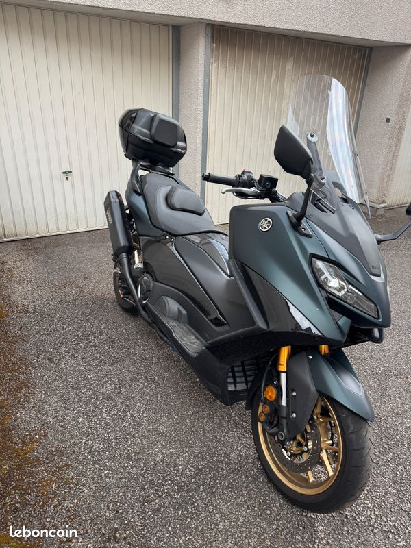 Yamaha TMAX 560 Tech MAX – 07/2023 – 900 km – 1re main – ligne MIVV + Top Case Yamaha (image 1)