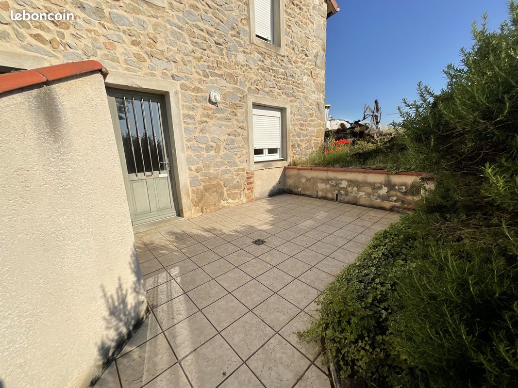 Appartement 4 pièces 102 m² · à Lézigneux · 102 m² · 730 €