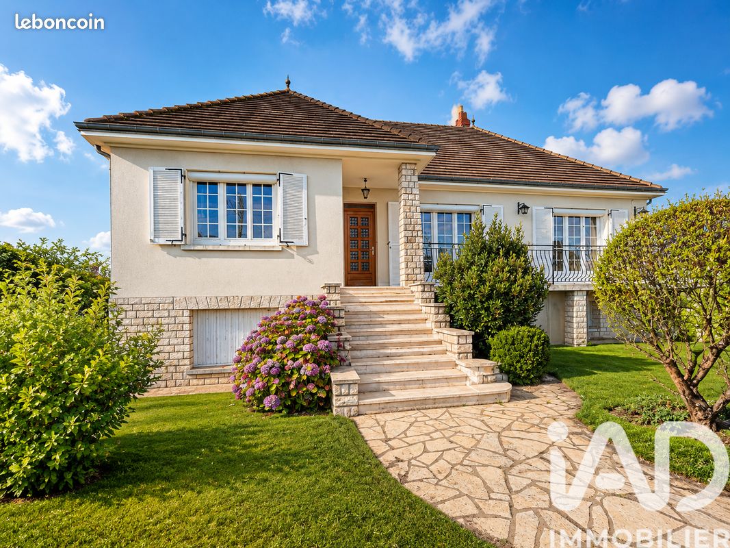Maison 5 pièces 229 m² · à Saint-Sulpice-de-Pommeray · 229 m² · 220 000 €