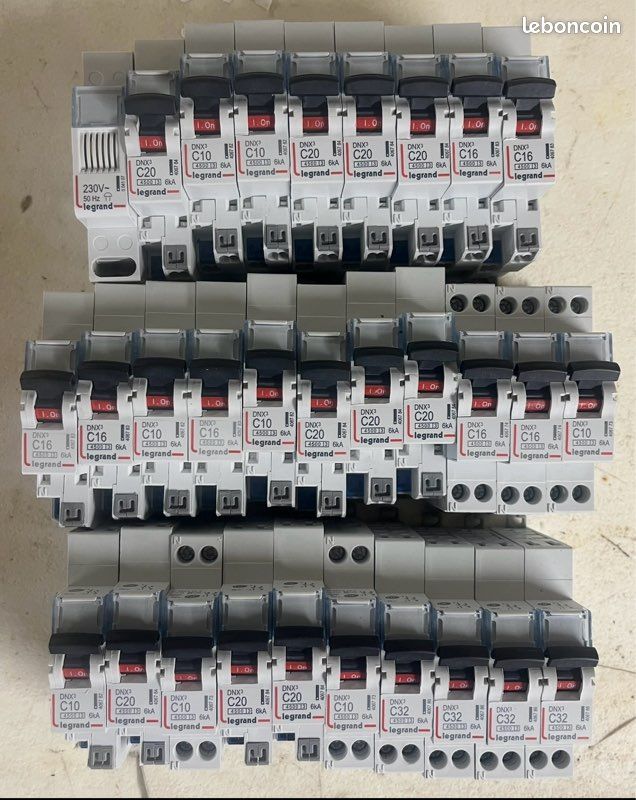 Disjoncteur Legrand D25 – 066 35, 25A, Gris, Neuf Sans Emballage