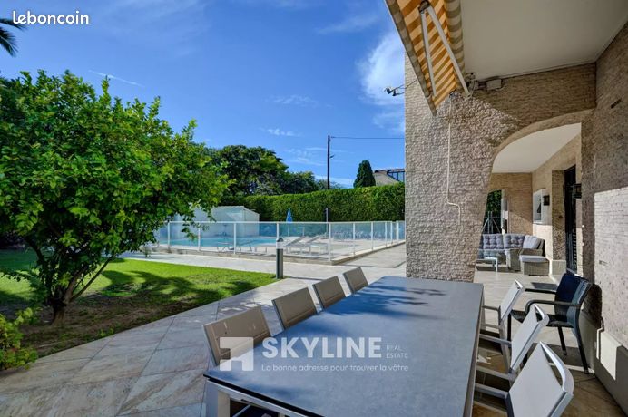 Villa 9 pièces 285 m² — 5