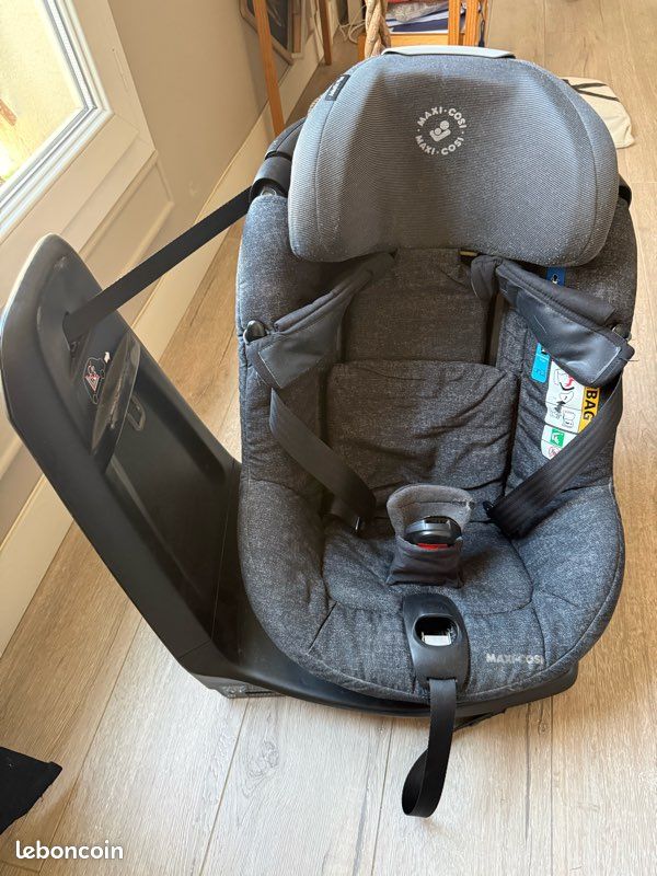 Siège auto Axissfix plus Bebeconfort avec housse de protection (image 2)