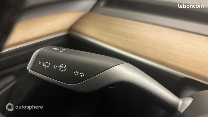 Tesla Model Y Standard RWD (image 24)