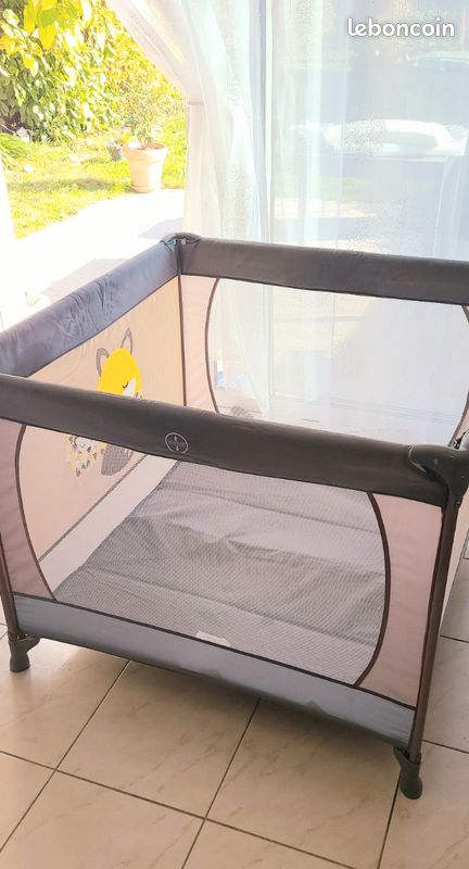 Lit parc parapluie avec matelas et housse Équipement bébé