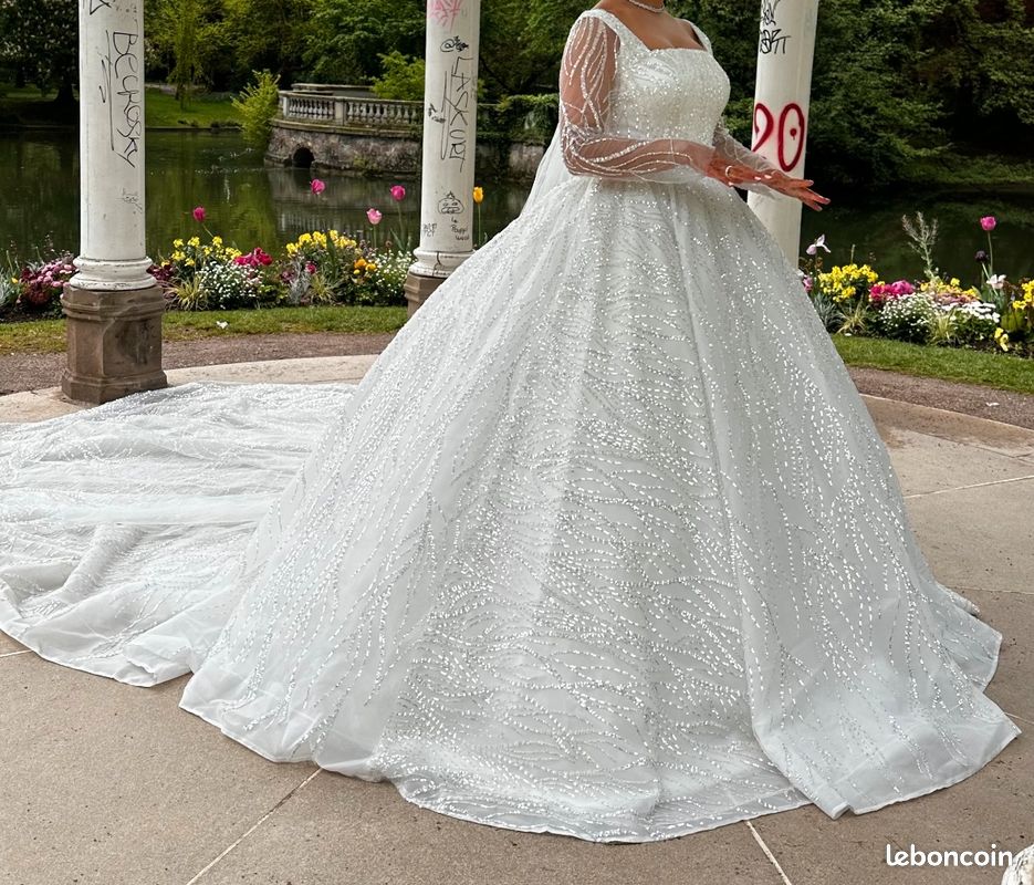 Longue Traîne Robe De MariÃ©e Avec Traine Royale Mariée Bustier