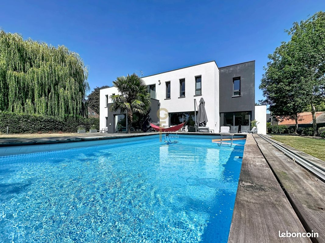Maison 9 pièces 256 m² · à Santes · 256 m² · 1 495 000 €