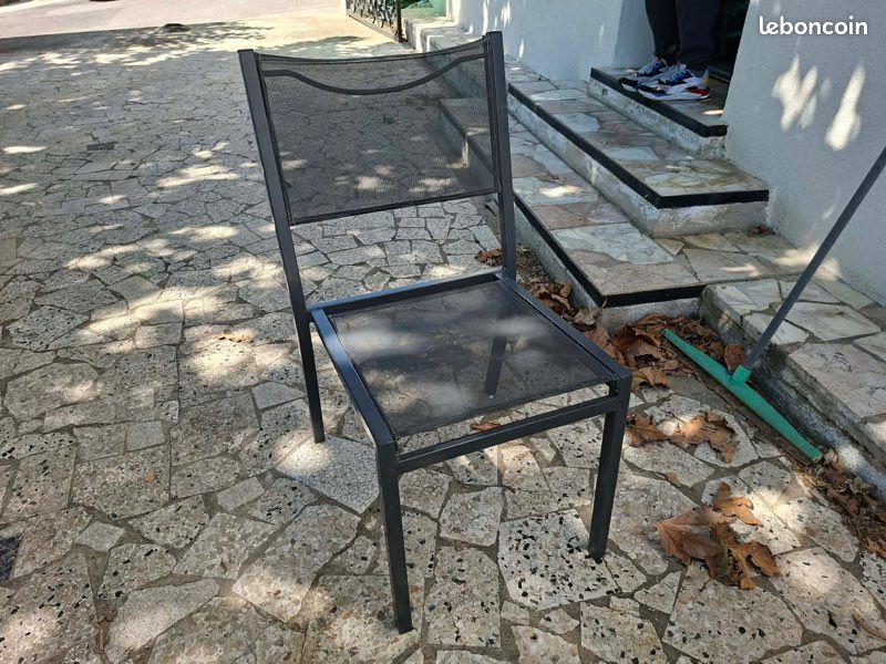 Table et chaises (image 1)