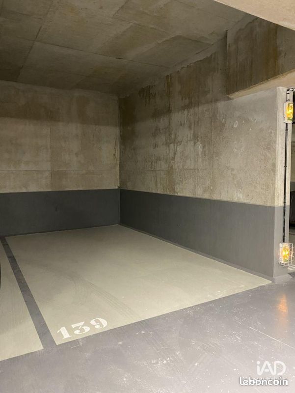 Parking 14 m² · à Asnières-sur-Seine · 14 m² · 84 €