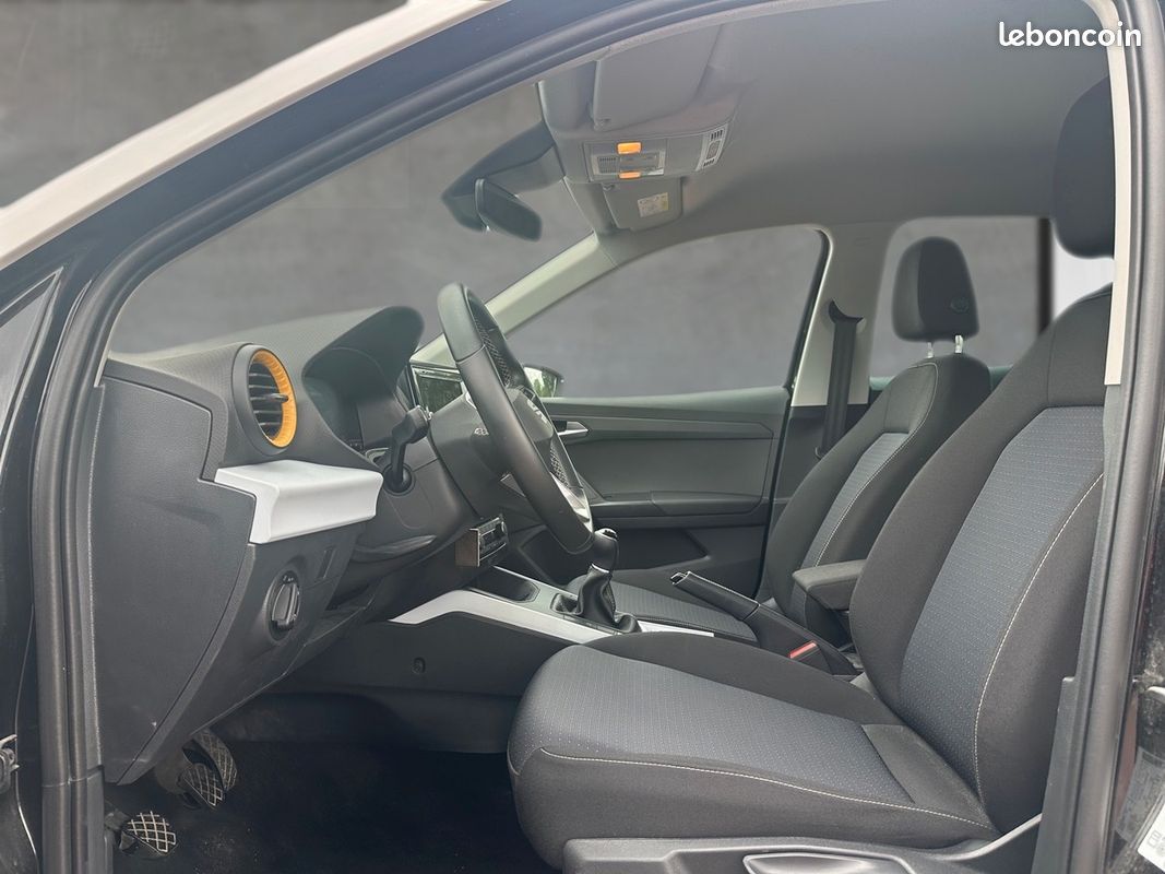 Seat Arona 1.0 TSI 115 BVM 6 STYLE EDITION SPECIAL PHASE 2 BI-TON NOIR METAL TOIT BLANC (image 11)