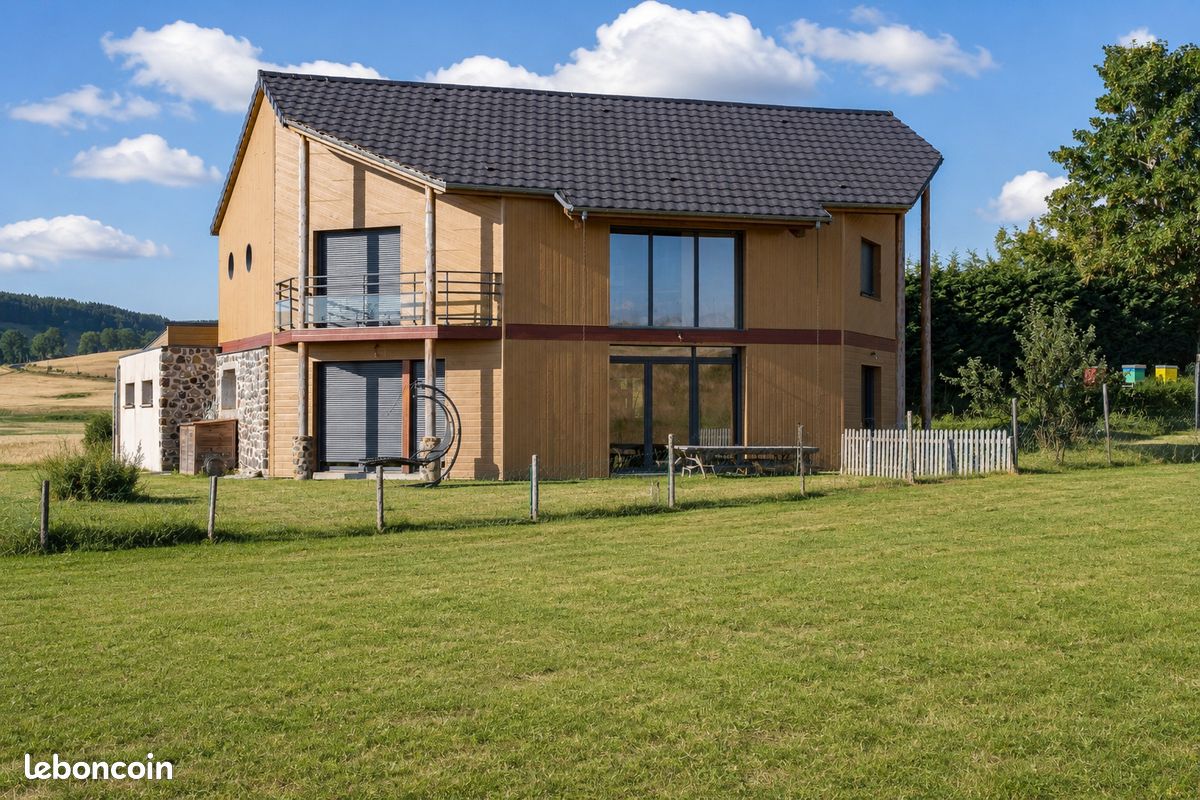 Maison 6 pièces 192 m² · à Allanche · 192 m² · 370 600 €