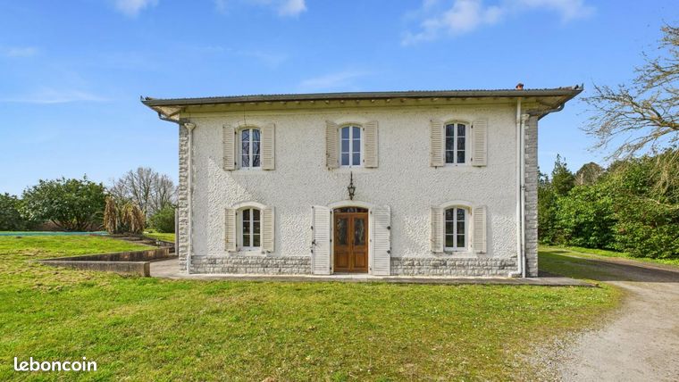 Maison 11 pièces 270 m²