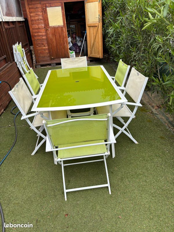 Table de jardin en verre (image 1)
