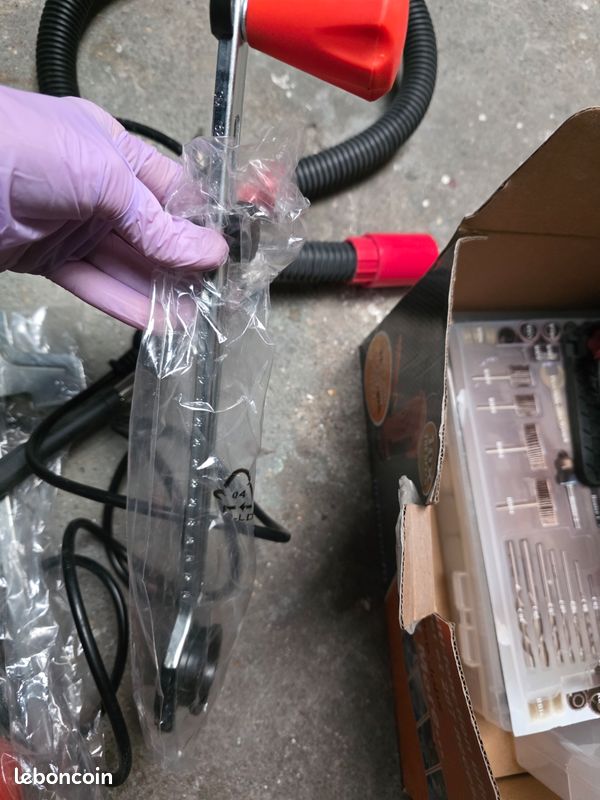 Outil multifonction rotatif électrique 600W, idéal pour les travaux de précision : découpe, ponçage, polissage, gravure, perçage ou petits travaux de bricolage (image 8)