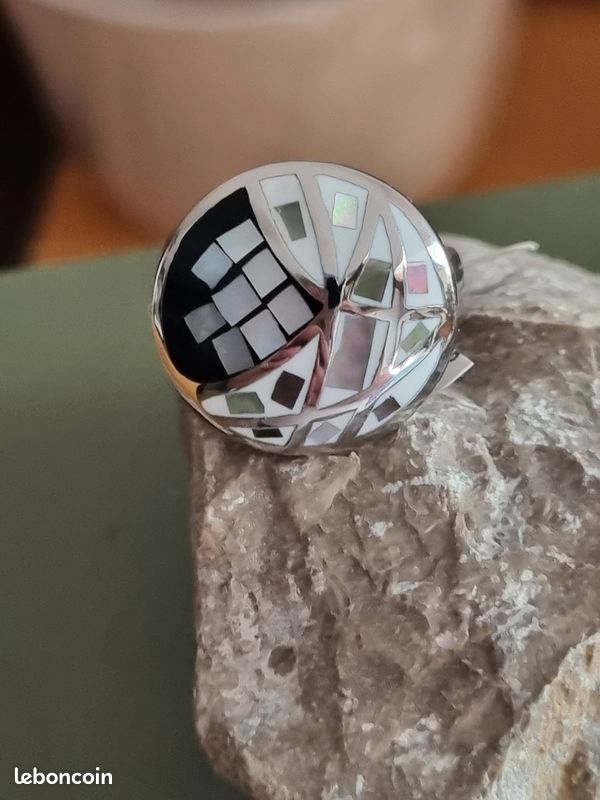 Jolie bague acier et nacre cadeau reçu jamais utilisé taille 60 (image 1)