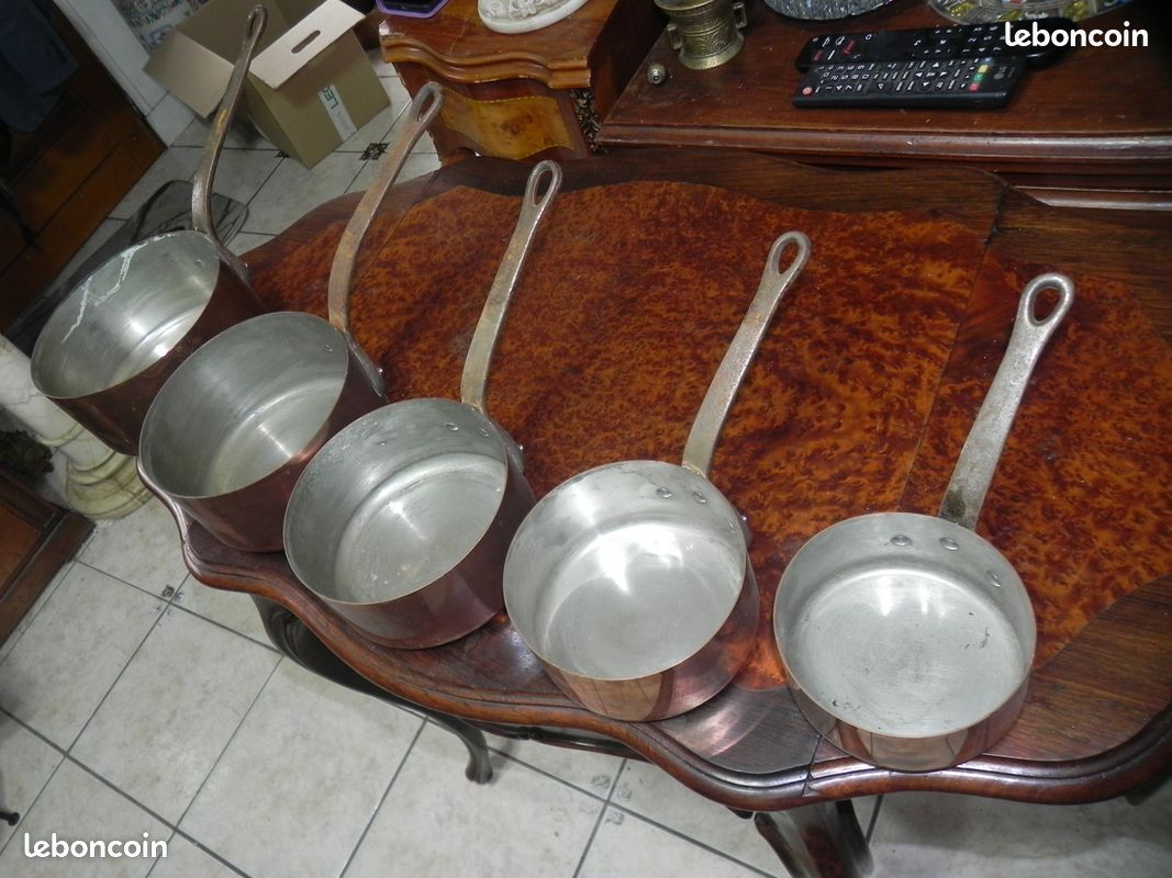 SUPERBE SERIE de CASSEROLES ANCIENNES en CUIVRE ETAMEES (image 2)
