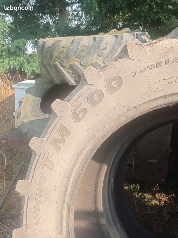 Pneu tracteur (image 1)