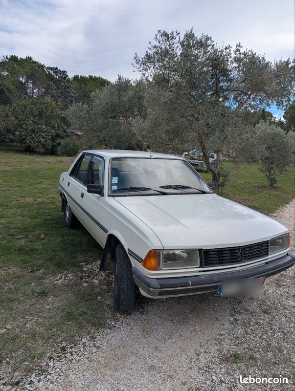 PEUGEOT 305 berline essence - 1984 (image 1)