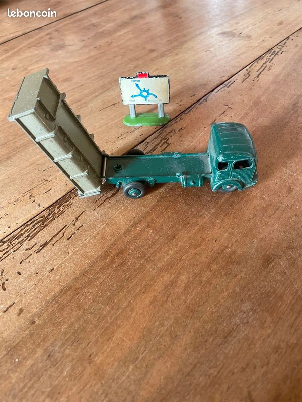 Superbe ! DINKY TOYS Simca Cargo benne modèle 33b rare