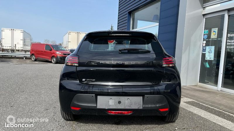 Peugeot 208 e-208 136ch Style (image 6)