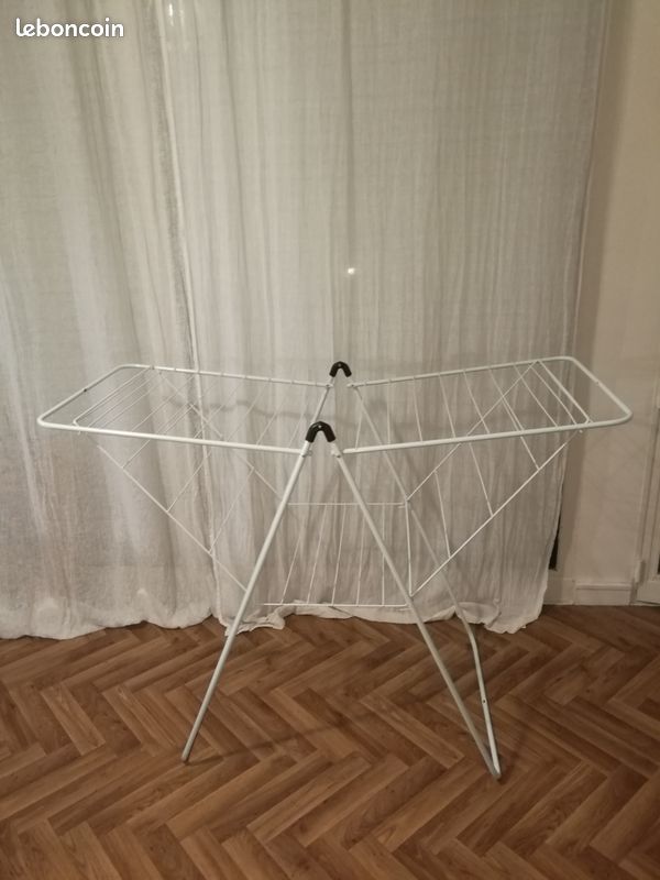 Séchoir sur pieds blanc (MONOPRIX) / Etendoir à linge (image 1)