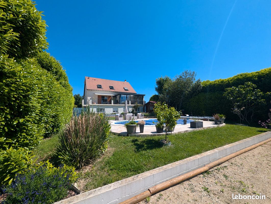 Maison 8 pièces 197 m² · à La Queue-en-Brie · 197 m² · 620 000 €