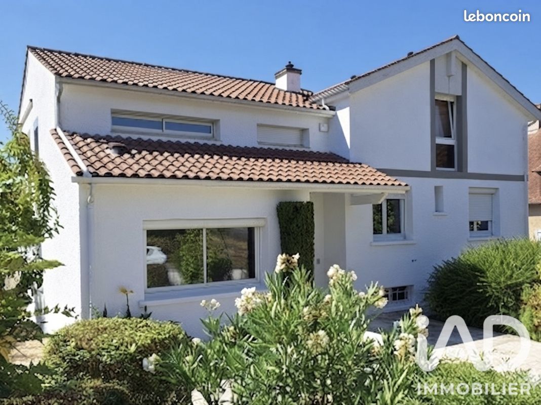 Maison 9 pièces 271 m² · à Cahors · 271 m² · 399 000 €