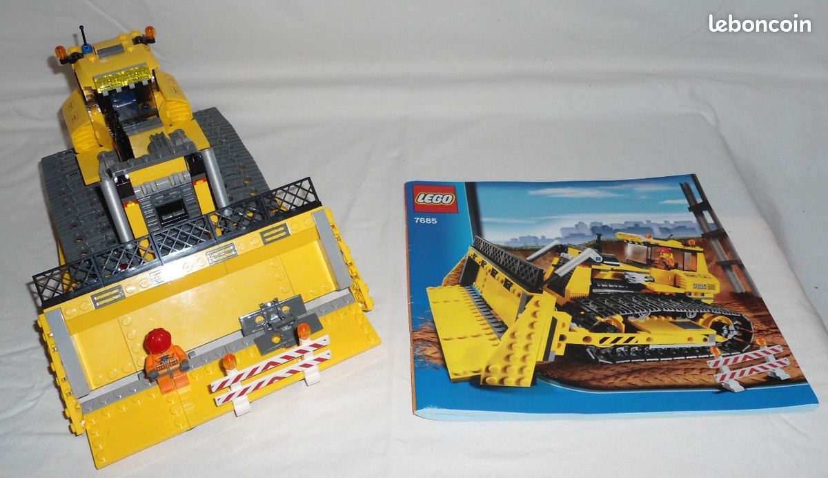 Lego 7685 Le BULLDOZER ORLEANS Bjr je vends bulldozer LEGO 7685 l'ensemble est déjà montée avec le manuel d'instruction. Je n'ai plus la boite. Descriptif Produit : Mets un peu d'ordre sur le chantier (image 3)