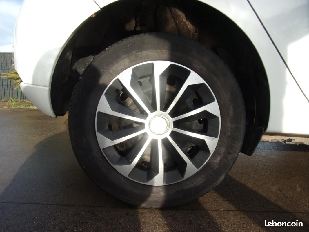 Dacia Sandero 1.5 dCi 75 FAP Ambiance (image 15)