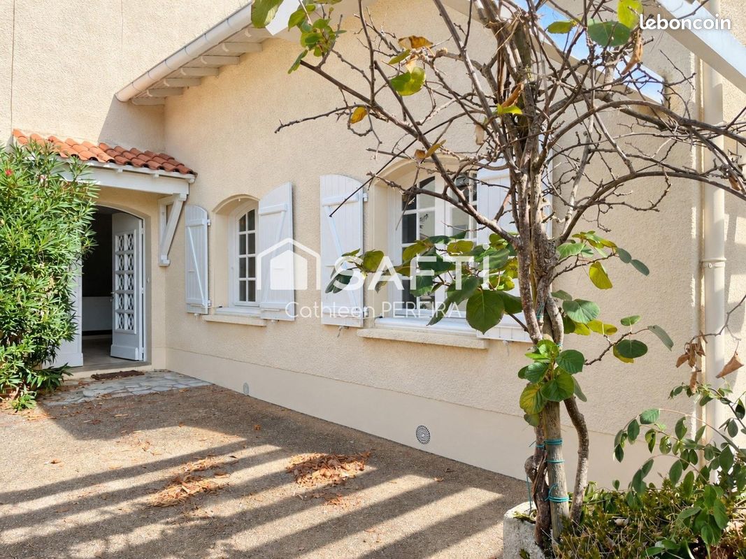 Maison 6 pièces 250 m² · à Giroussens · 250 m² · 450 000 €