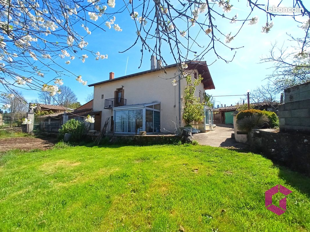 Maison 6 pièces 94 m² · à Usson-en-Forez · 94 m² · 107 500 €