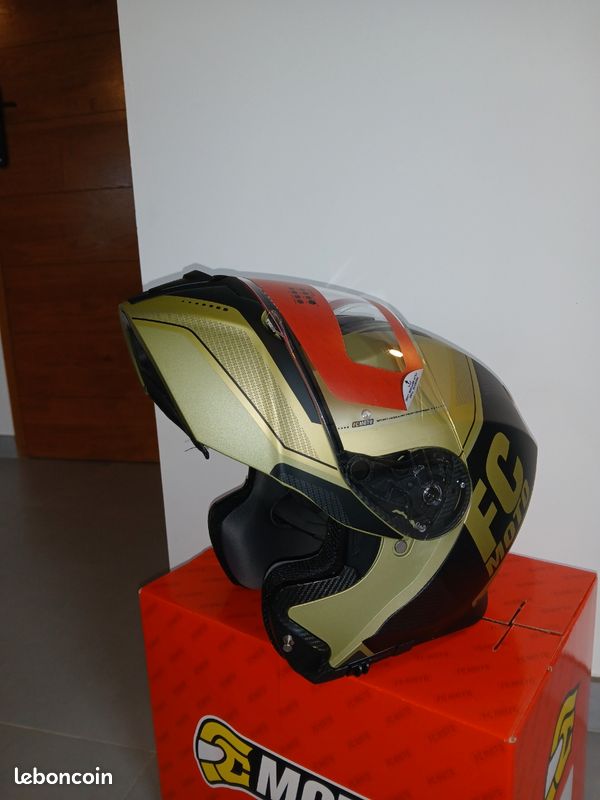 Casque neuf 57/58 modulable (image 1)