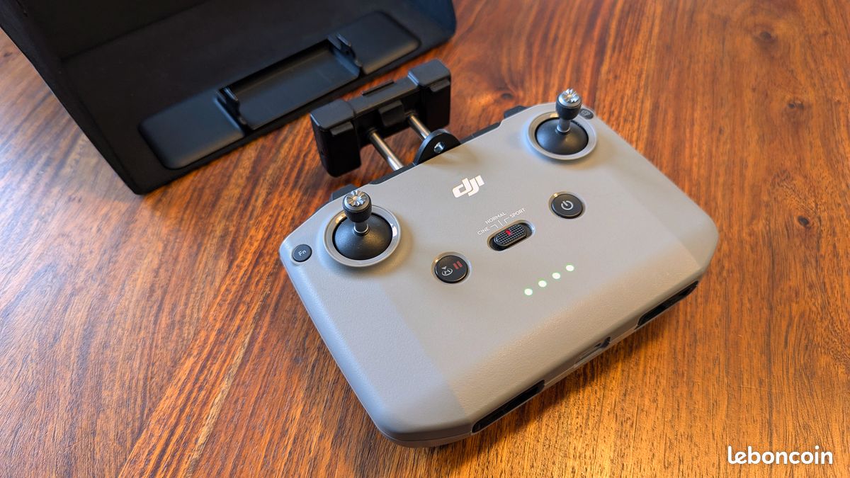 Radiocommande DJI : Radiocommande RC-N1 avec son pare-soleil - Modélisme