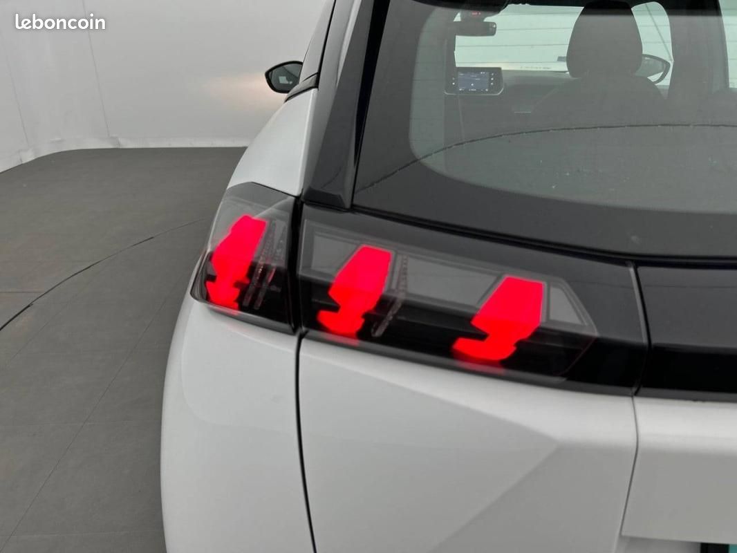 Peugeot 2008 PureTech 100 S&S BVM6 - Active (image 17)