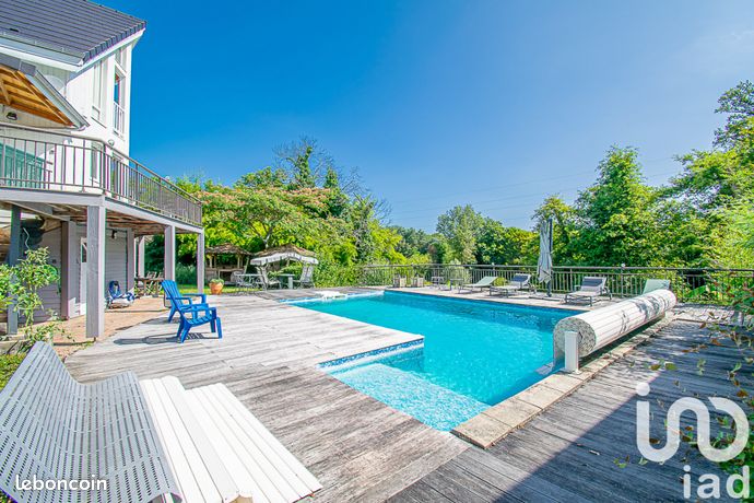 Villa 10 pièces 233 m²