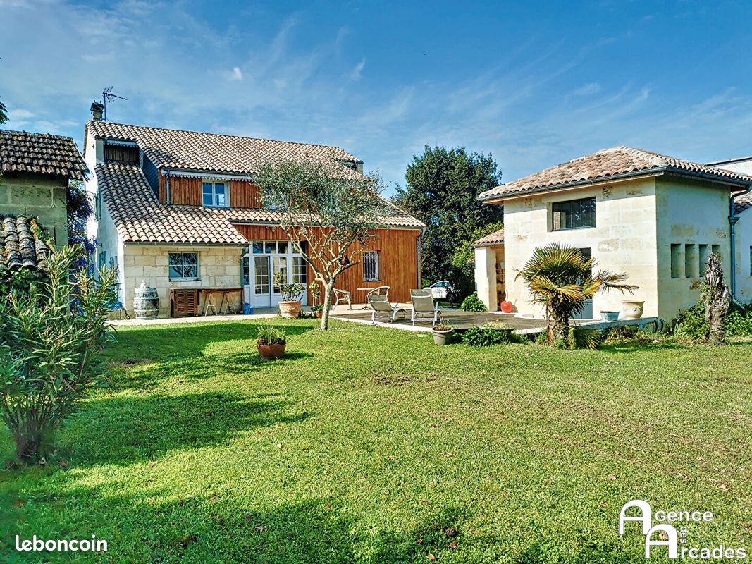 Maison 8 pièces 195 m² · à Génissac · 195 m² · 450 000 €